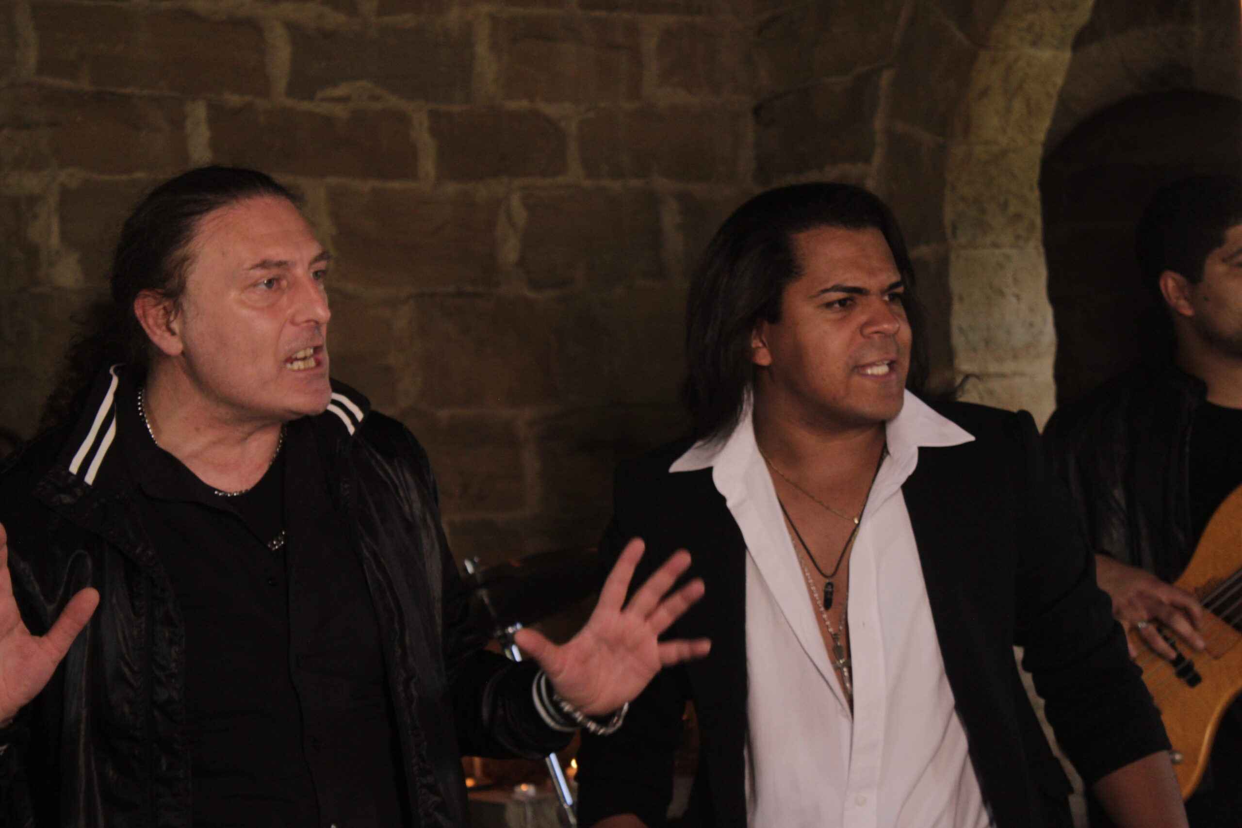 Fabio Lione e Felippe Castello nos bastidores de Vis Divina